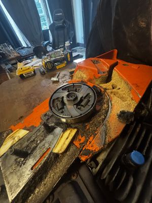 Husqvarna 3120XP clutch