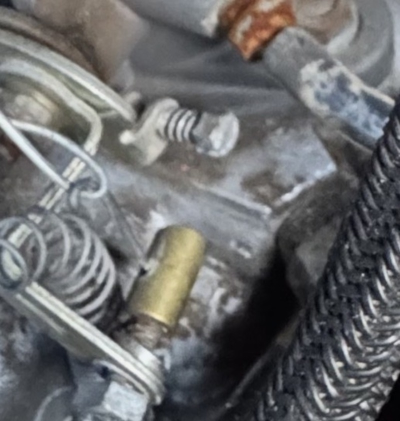 On-engine governor arm to carburetor linkage